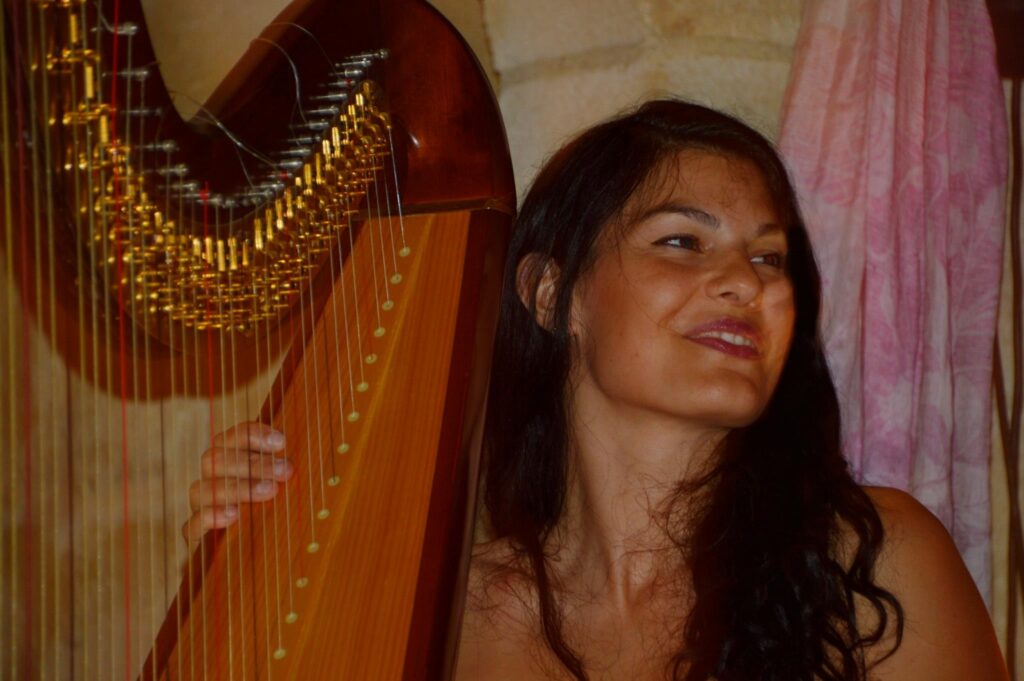 Angela Cosi, arpista salentina.