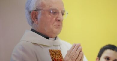 Don Salvatore Nestola, nel giorno della Dedicazione della chiesa a Porto Cesareo.