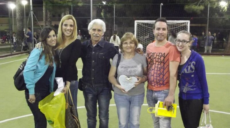 Memorial De Pace: foto di gruppo, con al centro i genitori Nino e Maria.