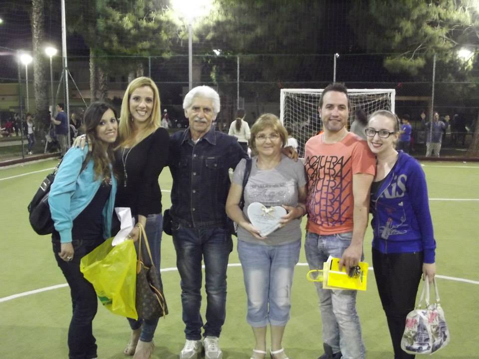 Memorial De Pace: foto di gruppo, con al centro i genitori Nino e Maria.