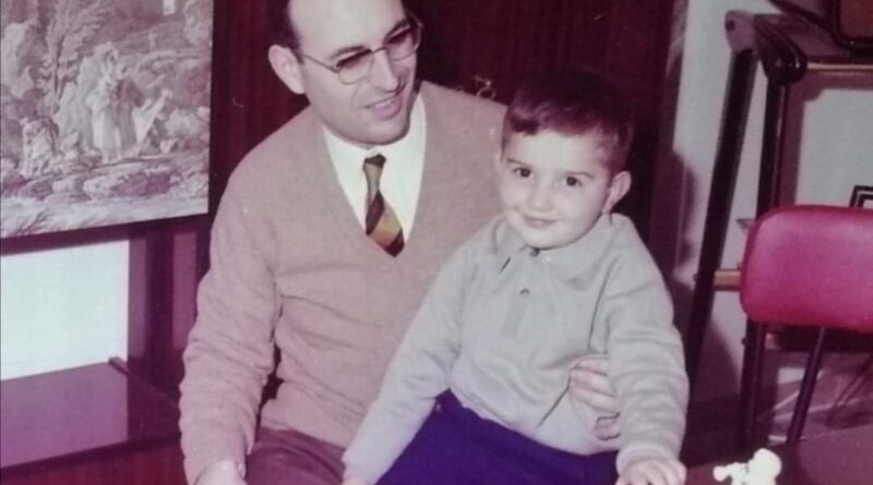 Tenera immagine di Pasanisi.