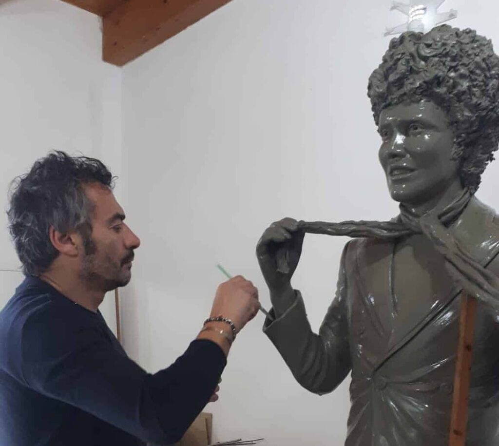 Statua per Lucio Battisti a Torre Squillace