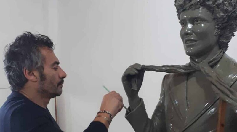 Statua per Lucio Battisti a Torre Squillace