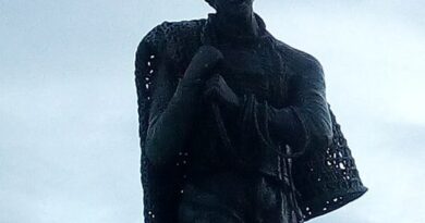 Statua del Pescatore, opera di De Gabriele, a Porto Cesareo