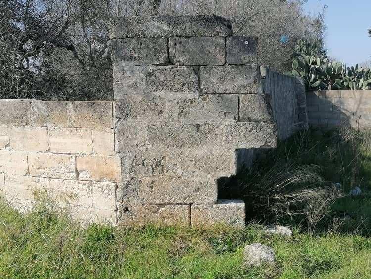 Campo sportivo Zagà: le mura rimaste.