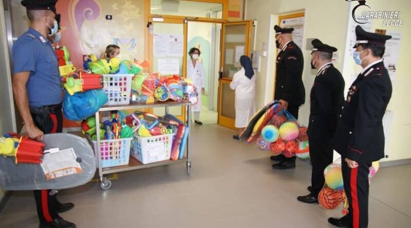 Giocattoli donati ai bambini.