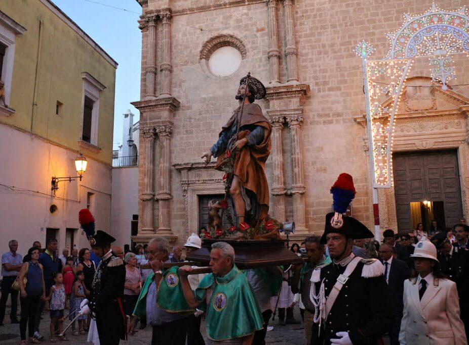 San Rocco Patrono di Leverano, che con la Croce piegò la peste