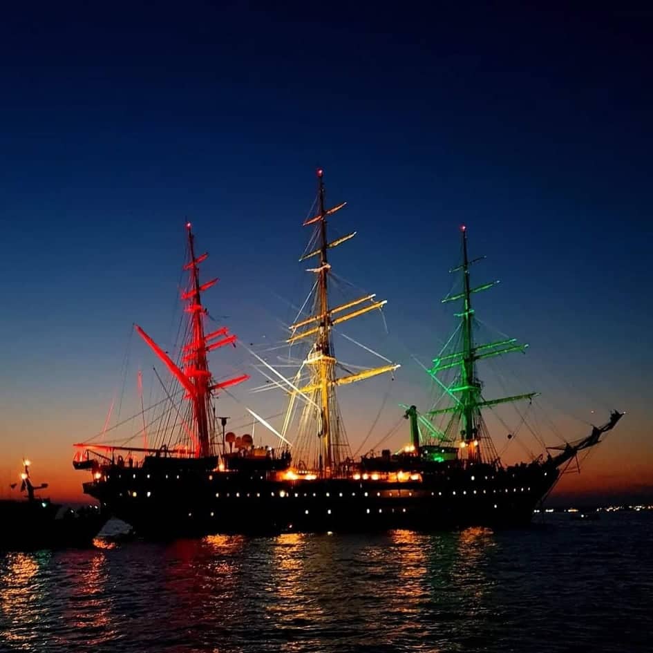 Veliero Vespucci a Porto Cesareo.