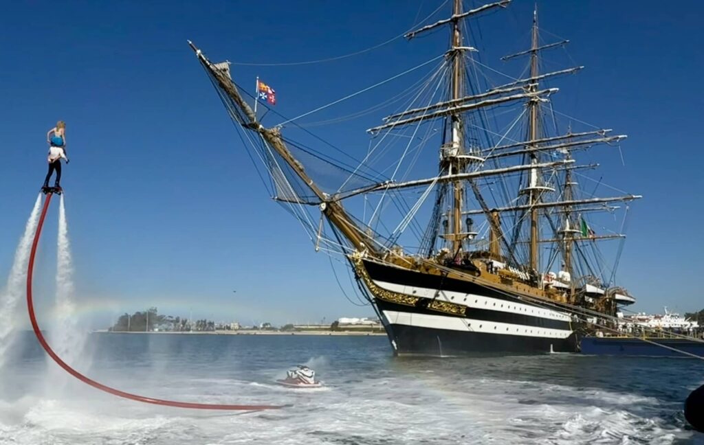 La nave Vespucci a Brindisi e Taranto