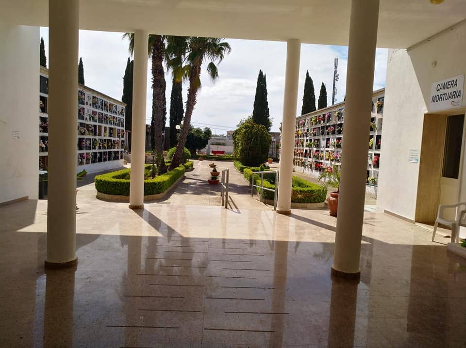 Riti funebri a Porto Cesareo.