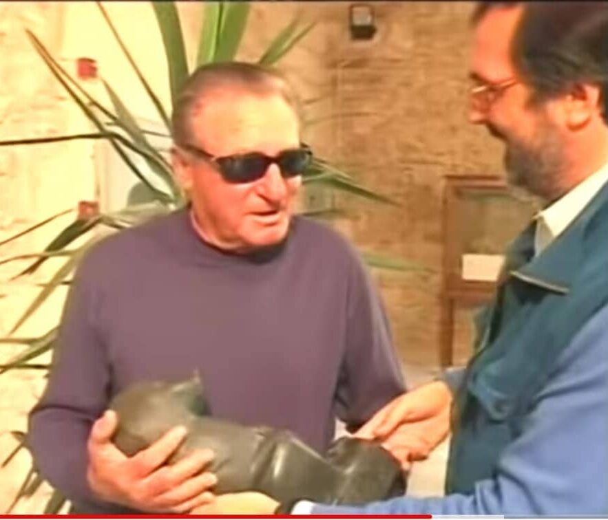 La statuetta del dio Thot e Gino Colelli da Porto Cesareo