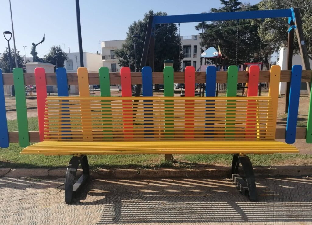 Panchina gialla a Porto Cesareo - Endopark