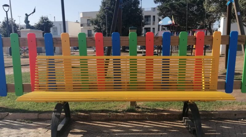 Panchina gialla a Porto Cesareo - Endopark