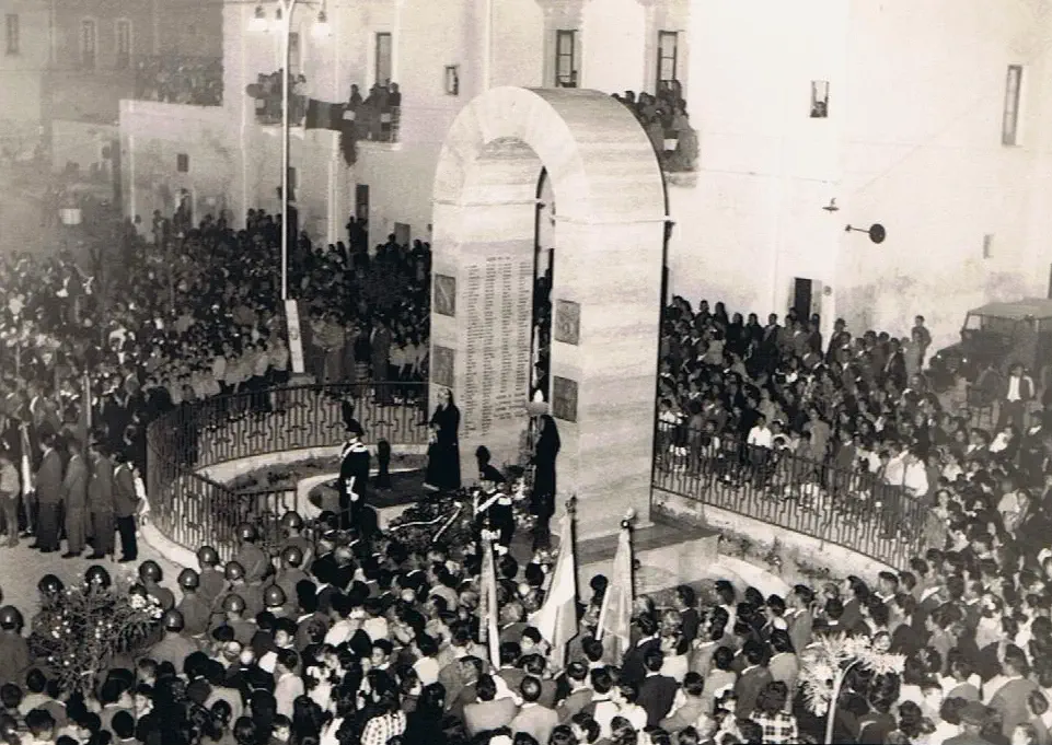 Il bersagliere Dimastrogiovanni e il monumento ai Caduti a Leverano