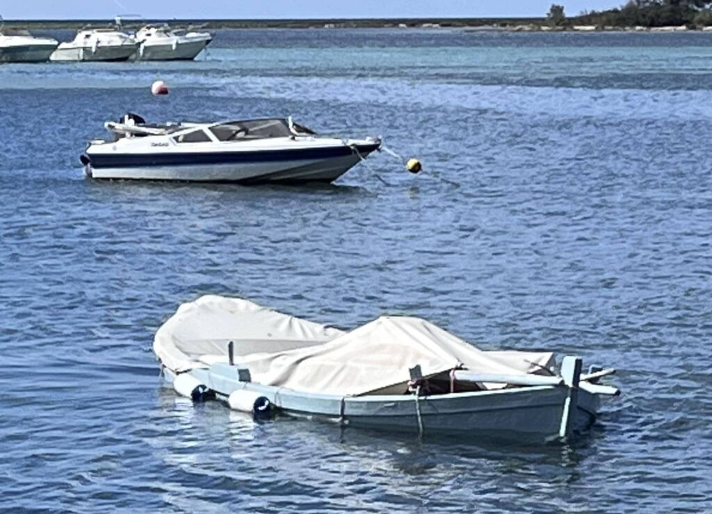 Affondata barca dell'Assessore Basile a Porto Cesareo