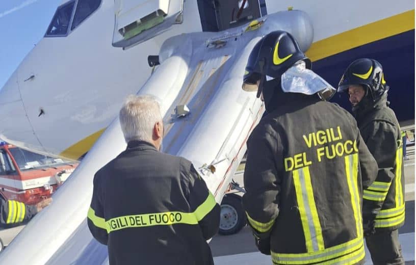 Aeroporto di Brindisi, incendio al motore