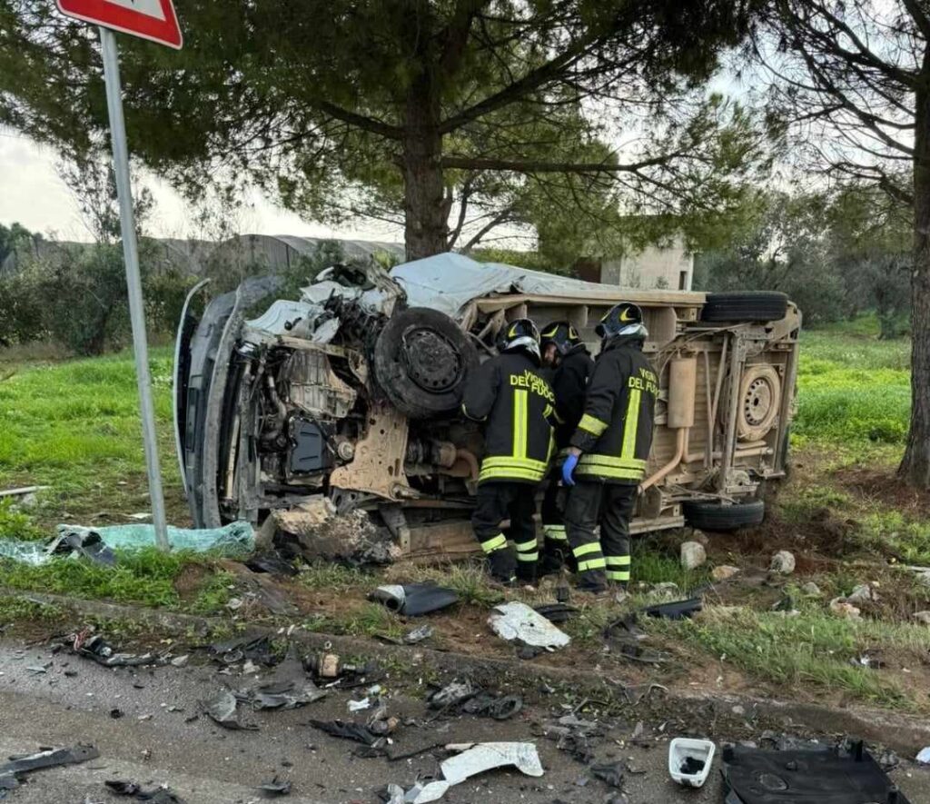 Scontro tra auto e camion sulla Leverano - Porto Cesareo