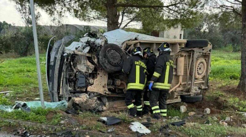Scontro tra auto e camion sulla Leverano - Porto Cesareo