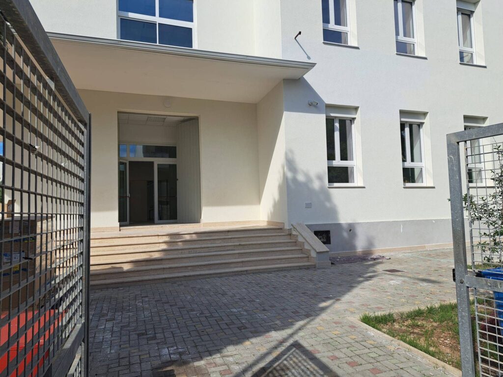 Scuola elementare a Porto Cesareo, nuovo look