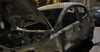 Auto incendiata a Novoli