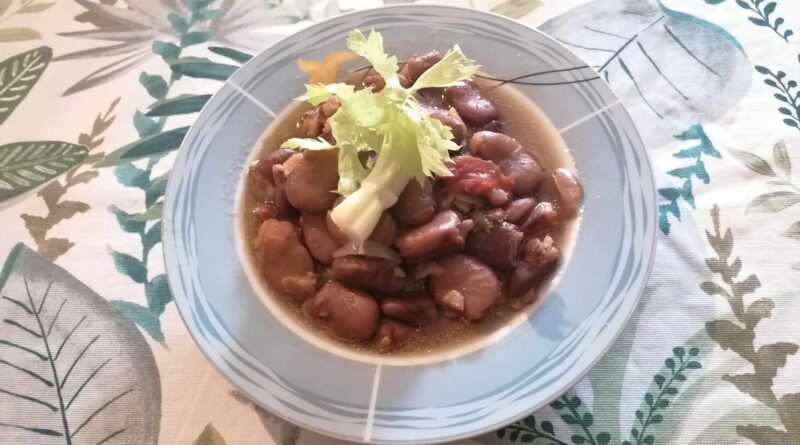 Pignata di fave secche con la buccia