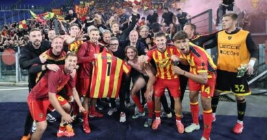 Lecce corsaro all'Olimpico resta in Serie A