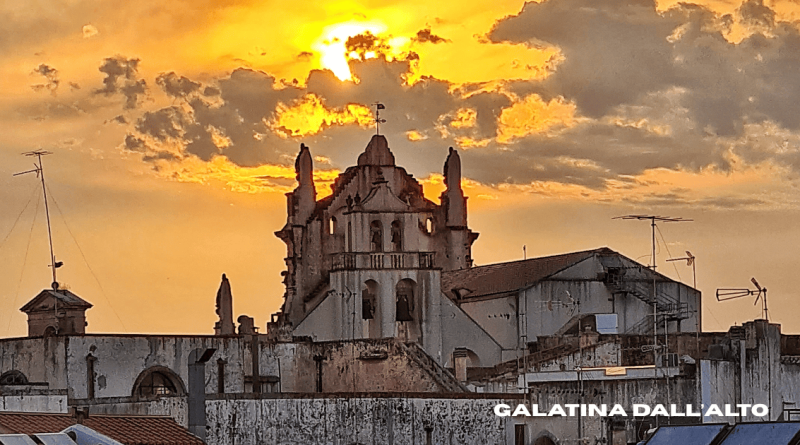Galatina dall'alto tra terrazze e balconi