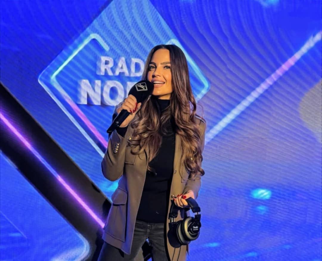 Daniela Vantaggiato Dj di Radio Norba a tutto campo: musica, moda e passione per il calcio