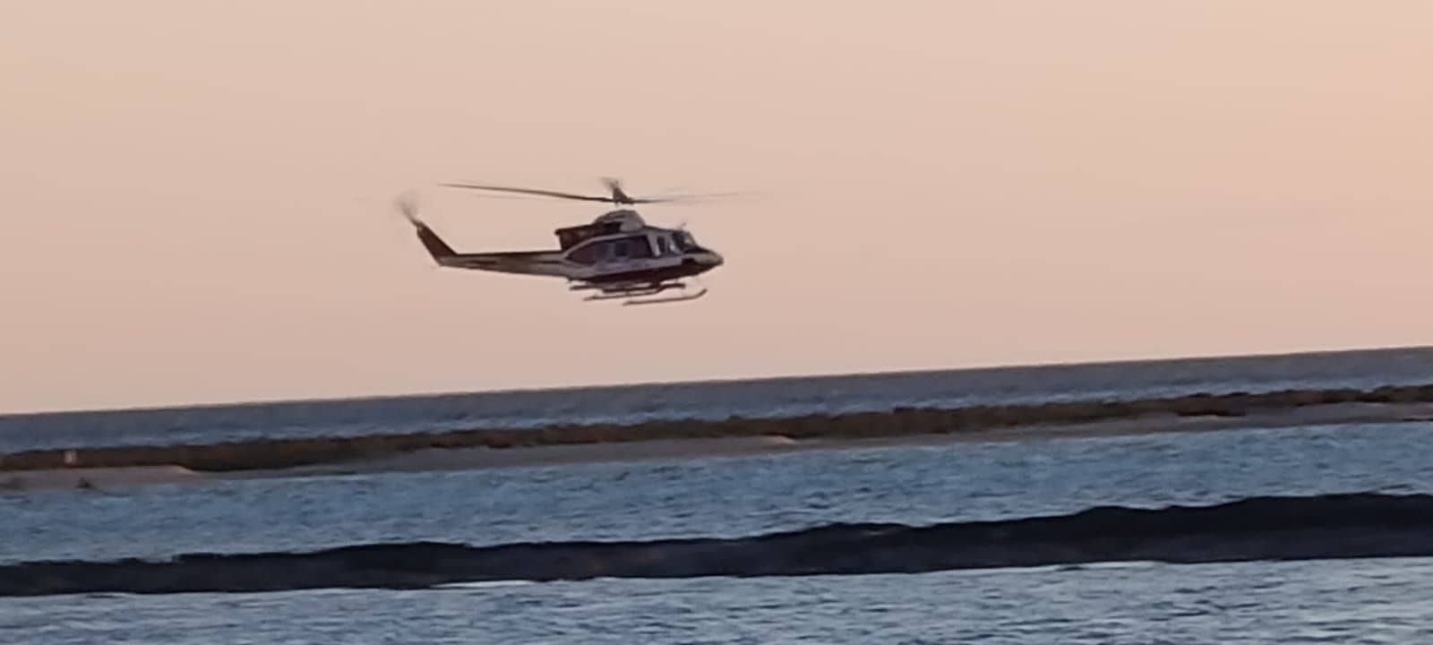 Kitesurfista disperso a Porto Cesareo: preoccupazione e ricerche incessanti in corso