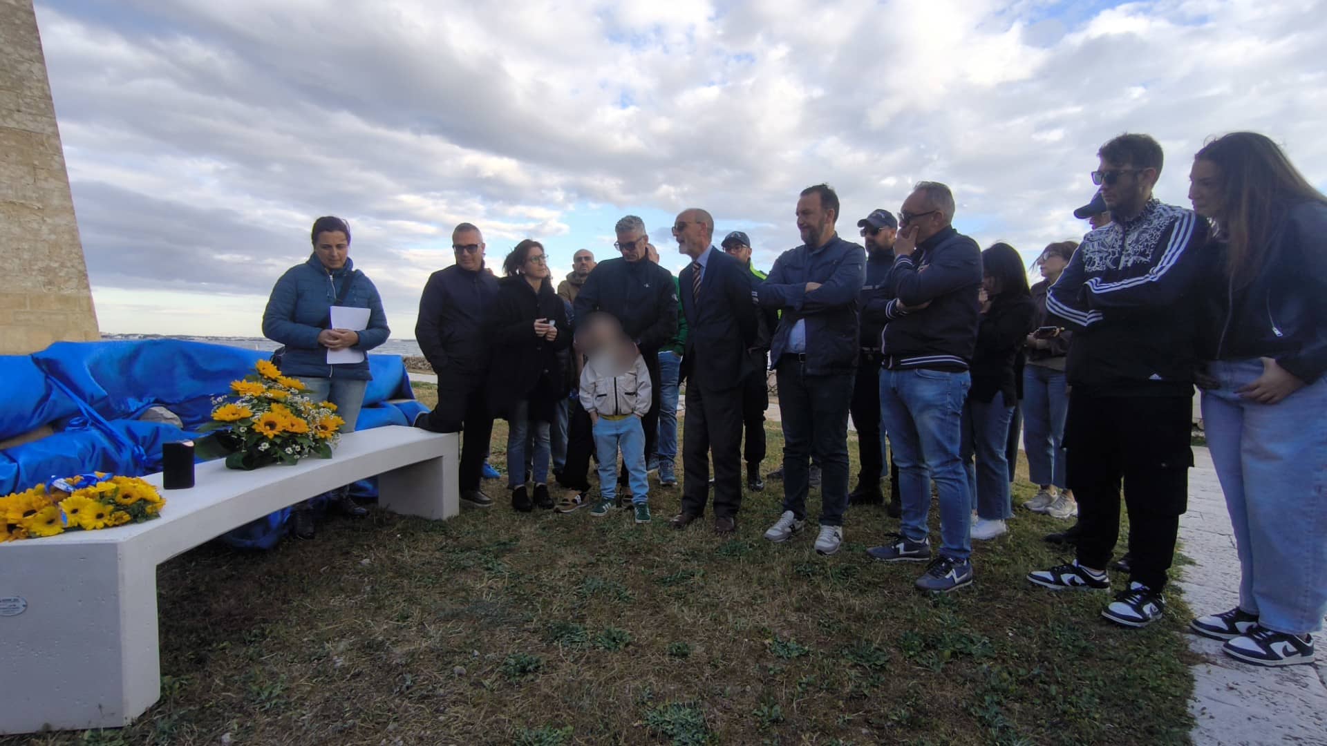 Emanuele Montanaro: due panchine e un tavolino per ricordarlo nei pressi di Torre Lapillo