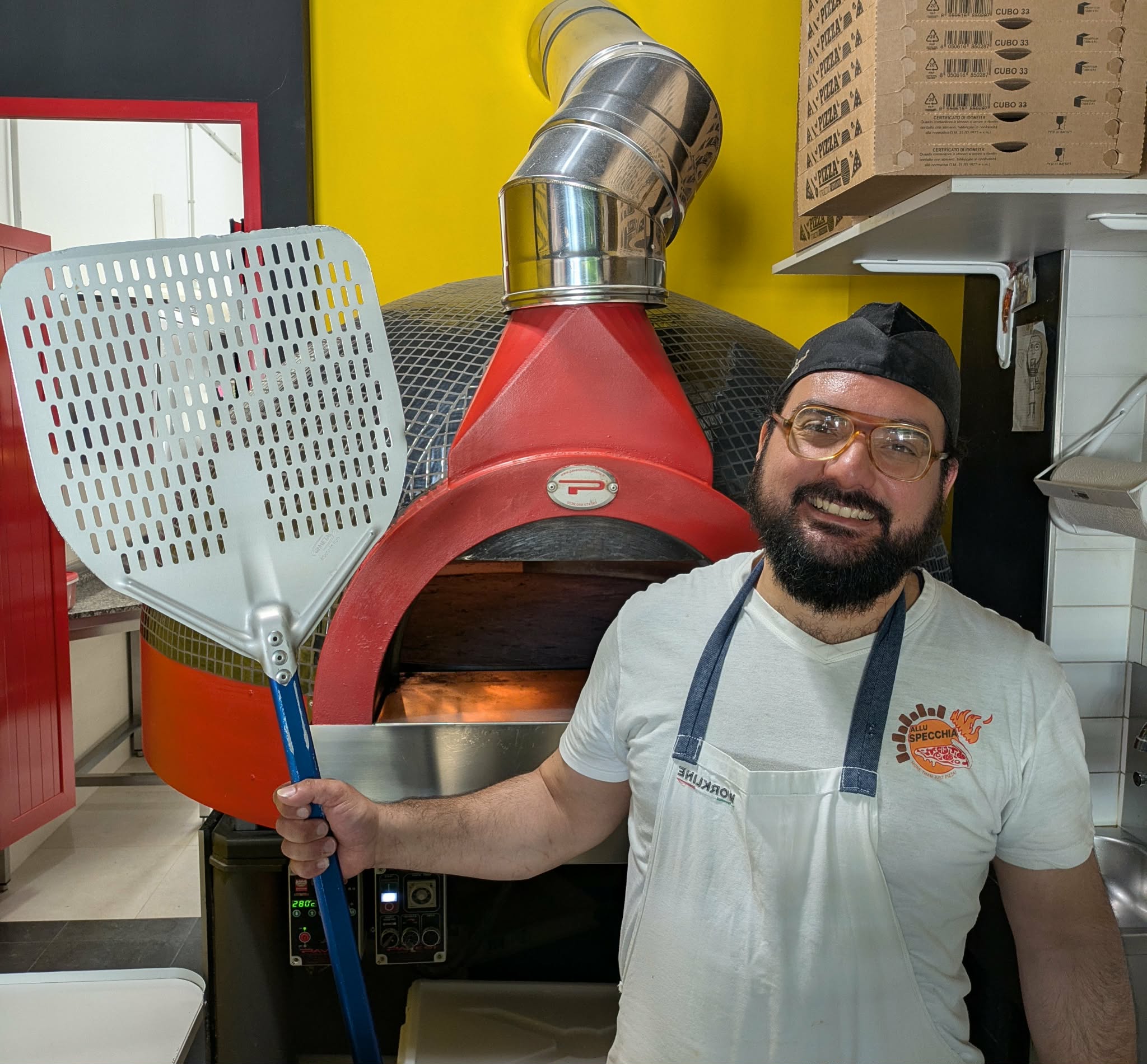 Il pizzaiolo, un mestiere fatto di sudore, fatica e qualche magia