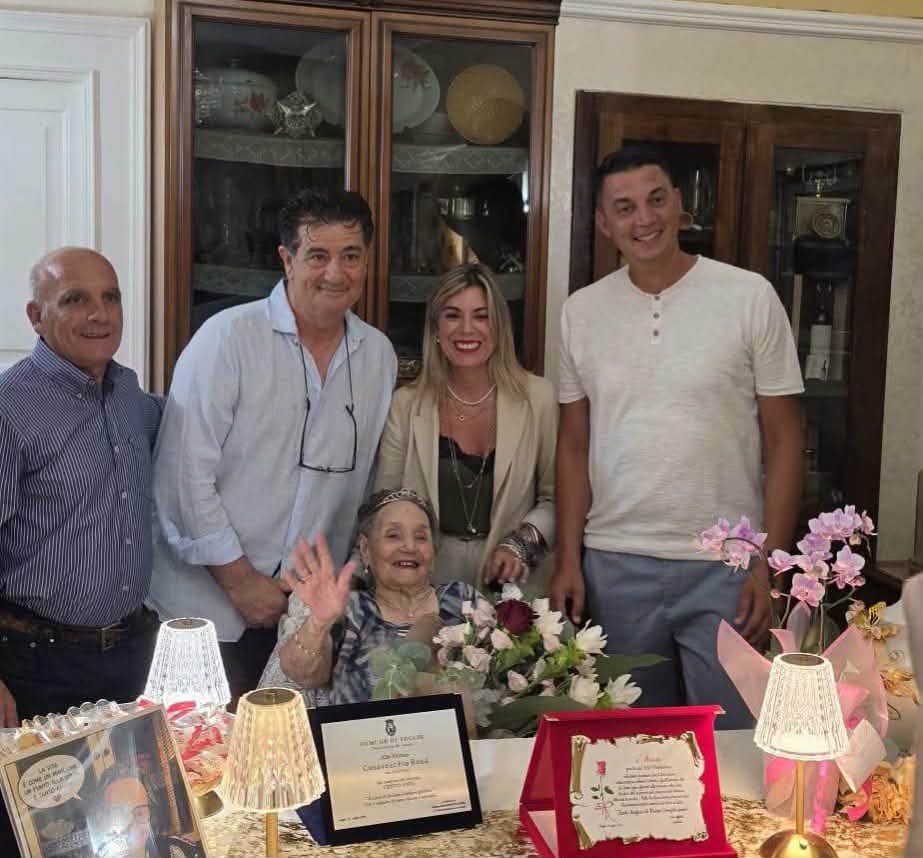 Rosa Casavecchia da Veglie compie 100 anni e la comunità le si stringe festante
