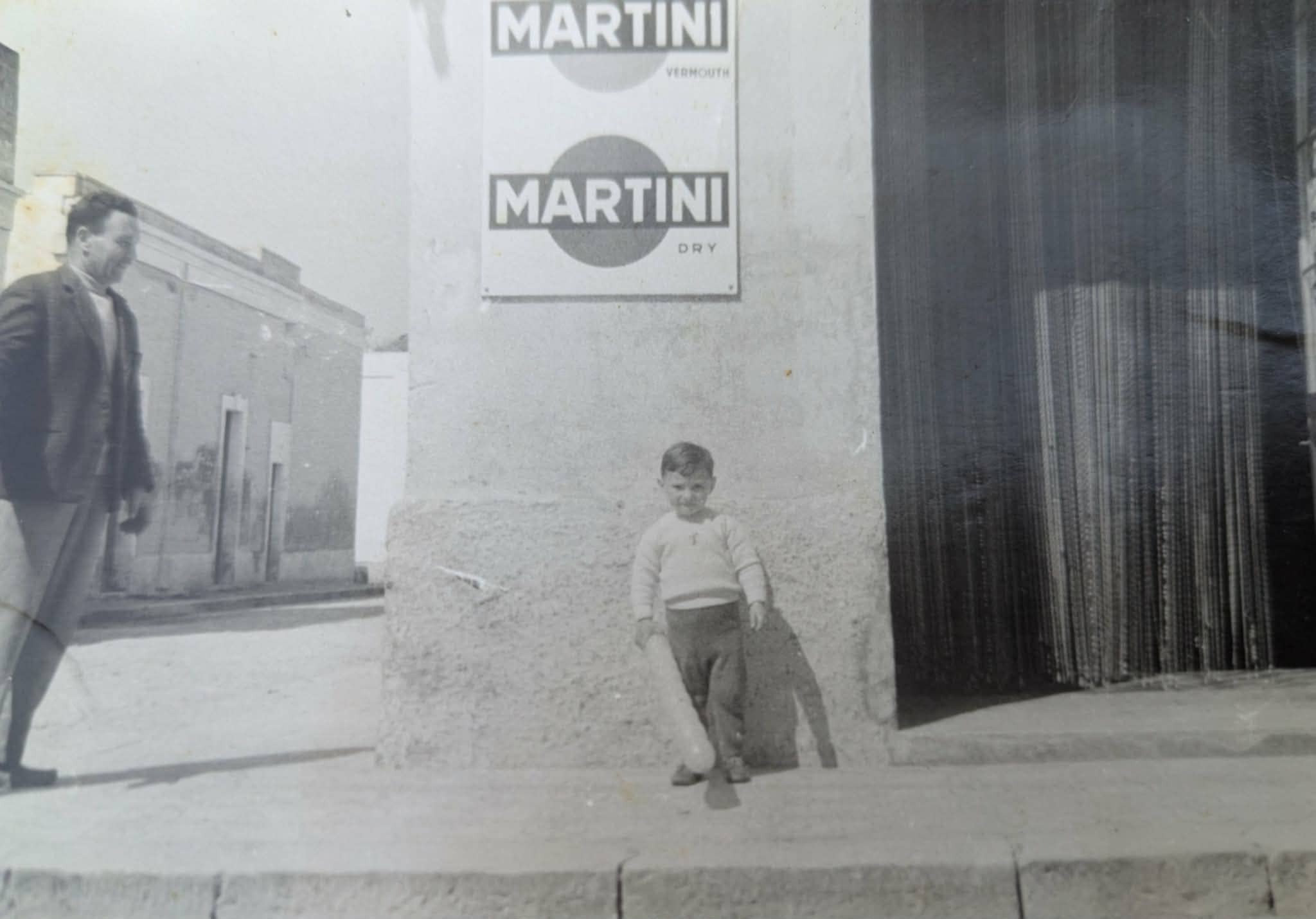 Commercio post bellico: i Basile nel corso Garibaldi di Porto Cesareo